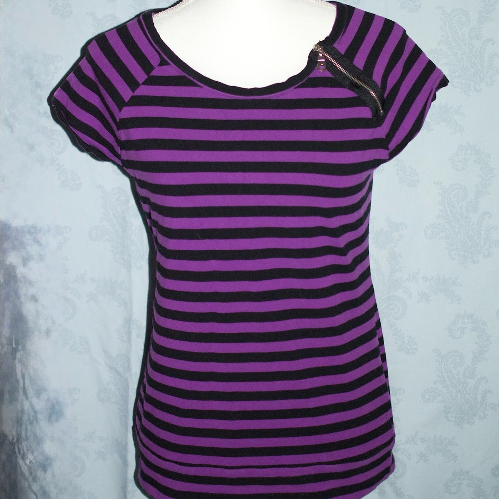 Striped Short Sleeve Tee w/zipper